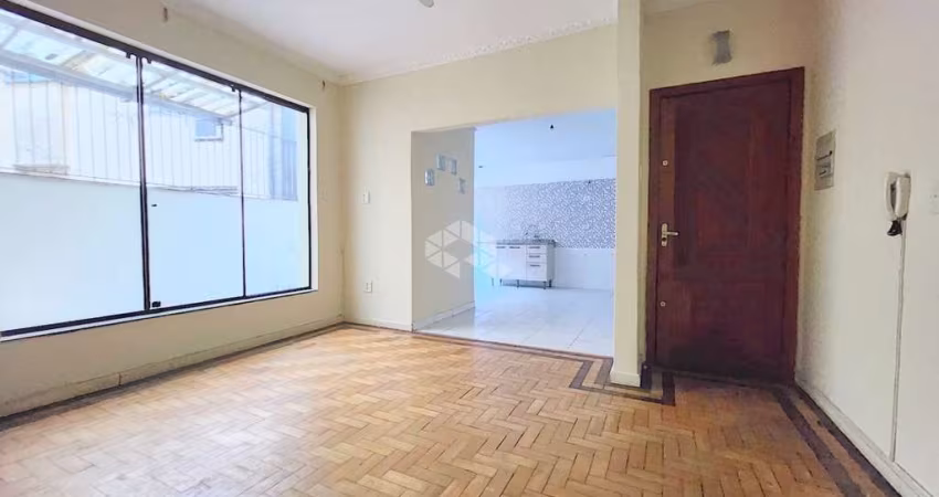 Apartamento com 3 dormitórios, sacada e terraço em Petrópolis