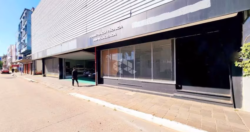 Prédio comercial tradicional com acesso de frente a fundos em plena avenida farrapos