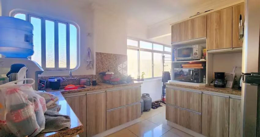 Apartamento de frente, desocupado com vaga  coberta próximo a sogipa