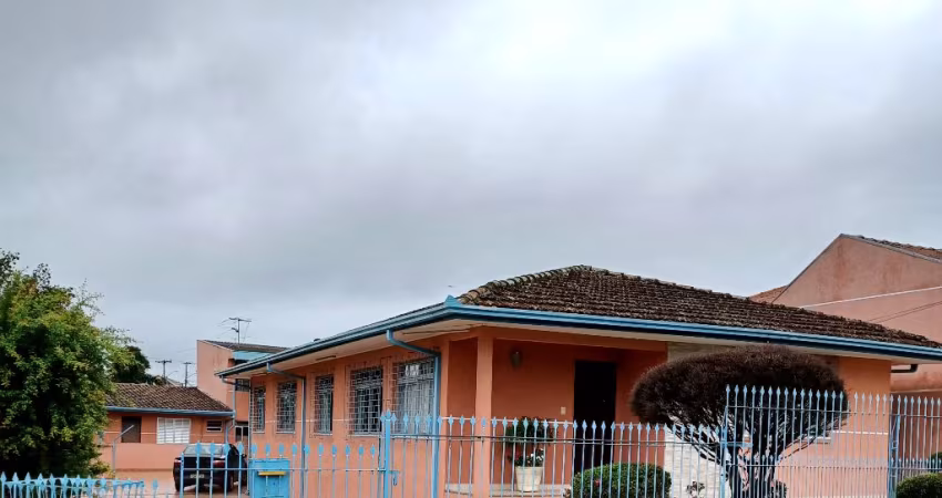 Casa  Térrea -Terreno 808 m² - Capão Raso Curitiba /PR