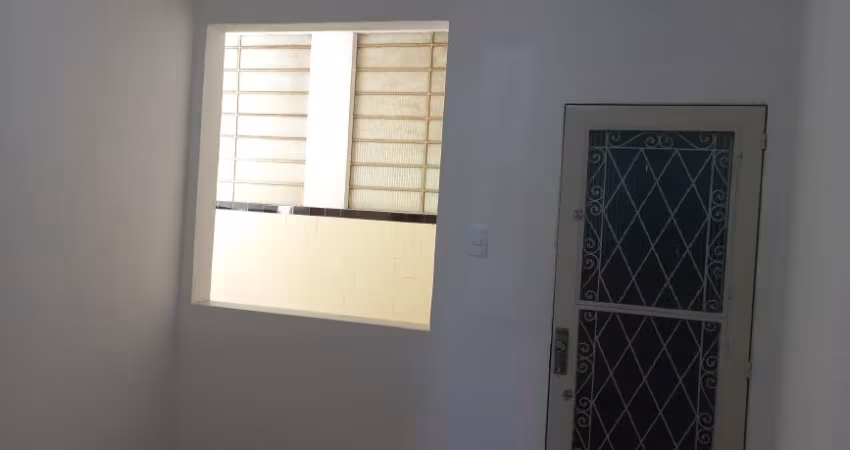 APROVEITE. VENHA VISITAR. EXCELENTE APARTAMENTO TÉRREO, COM 2 QUARTOS. VALE A PENA CONFERIR.