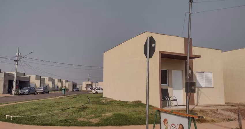 Vendo casa de esquina Condomínio Tuiuiú