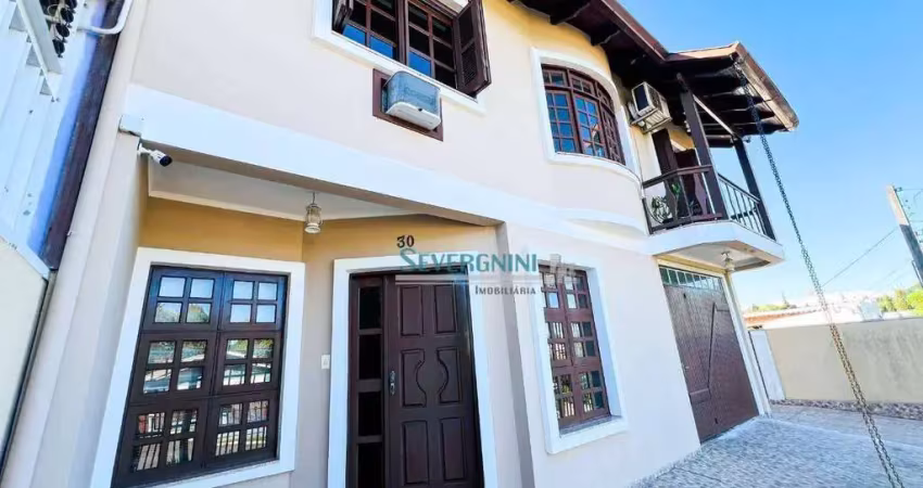 Sobrado à venda, 141 m² por R$ 740.000,00 - Centro - Gravataí/RS
