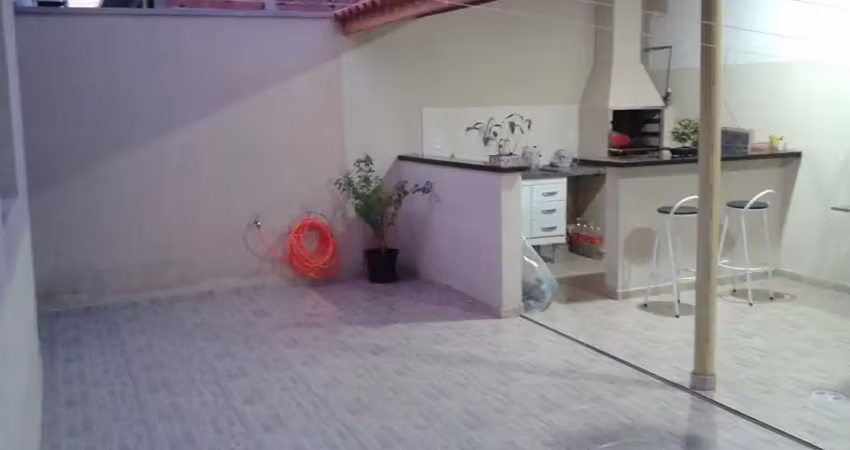 Casa térrea com quintal e área gourmet em bairro bem localizado'