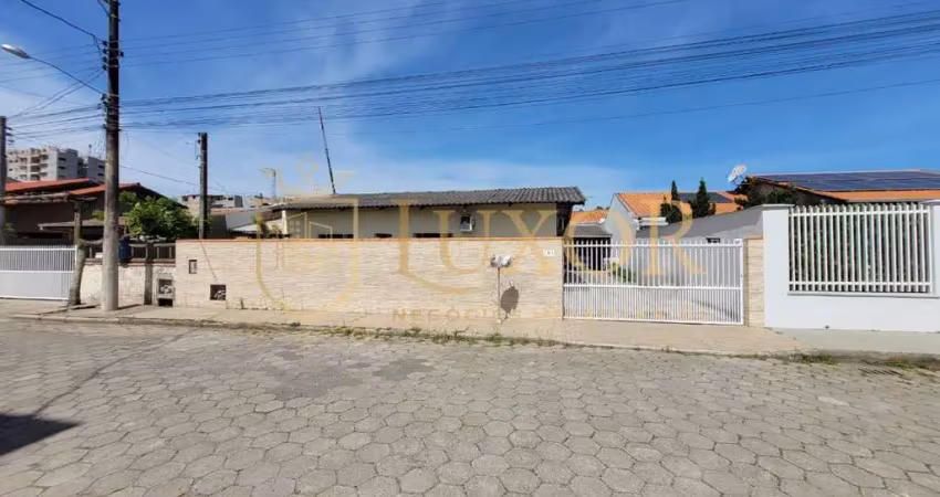 Casa localizada na armação de penha sc, 3 dormitórios perto do beto carrero