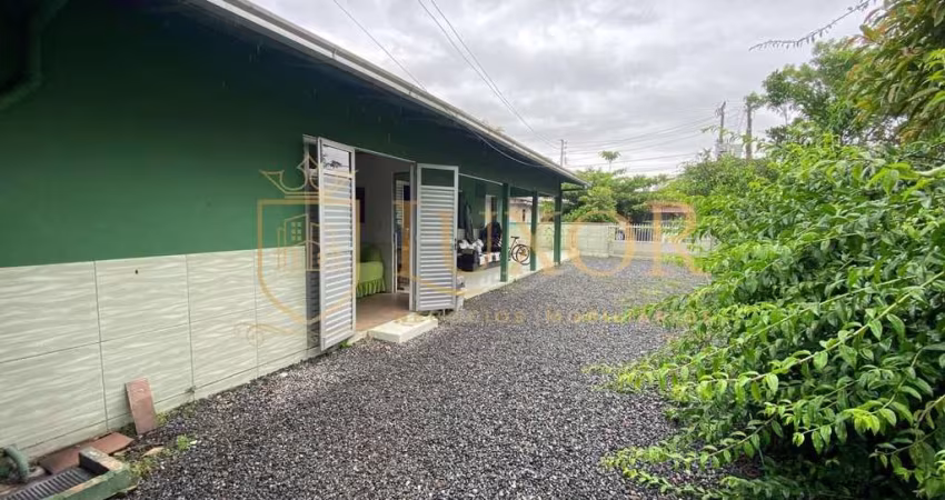 Casa localizada na praia do Gravatá em Navegantes SC, à 960 metros do mar.