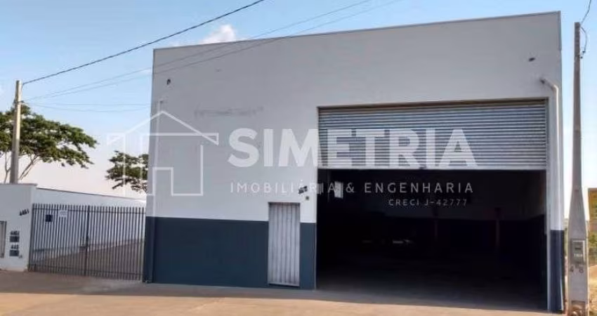 2 Barracões  - Reginópolis/SP. AC – 390 m². AT – 607m².