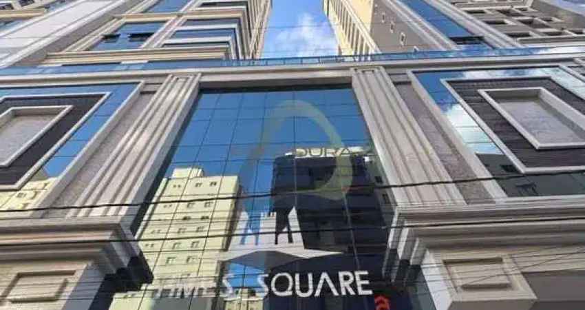 Apartamento com 3 quartos para alugar na Rua 240, 336, Meia Praia, Itapema