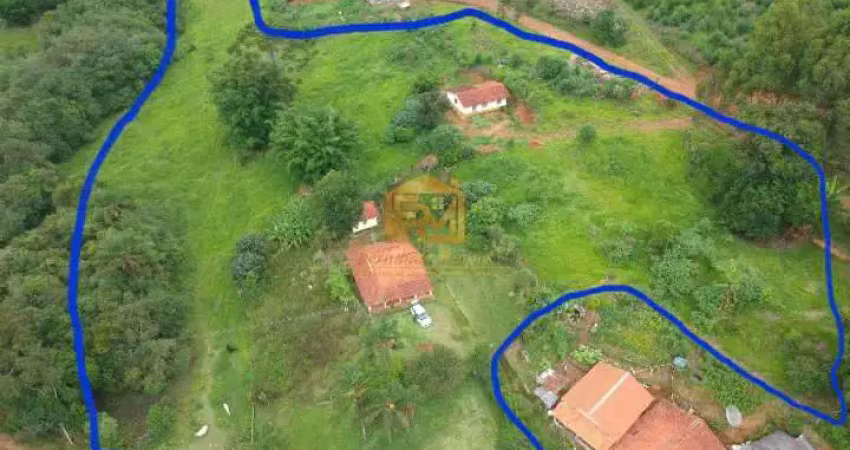 Sítio com 6 dorms, 22400M², Pedra Bela/SP - R$ 690 mil