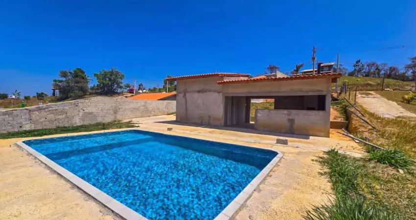 Encante-se com esta oportunidade única! edícula em condomínio fechado em lote de 1000 m² em mairinque.