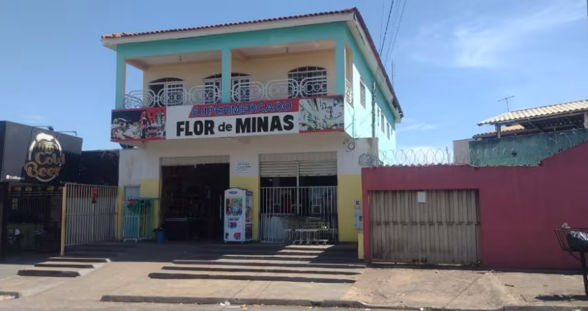 EXUBERANTE SOBRADO COM SALA COMERCIAL