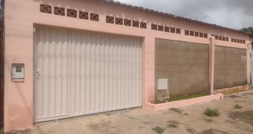 CASA REFORMADA NA AVENIDA PRINCIPAL DO SETOR