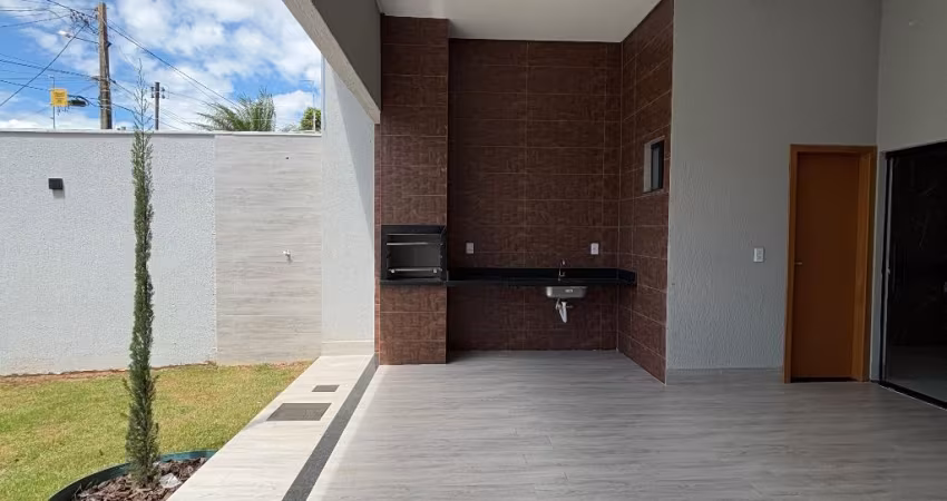 Linda casa com 3/4 sendo uma suíte