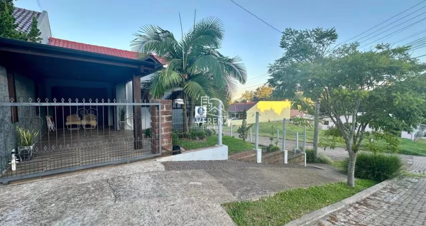 CASA GEMINADA DE ESQUINA E COM  PÁTIO EM VERA CRUZ