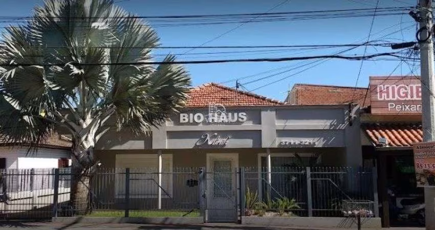 AMPLO IMÓVEL COMERCIAL OU RESIDENCIAL PRÓXIMO TÊNIS CLUBE