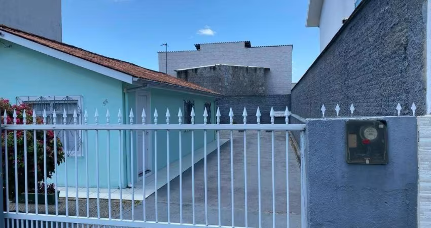 Casa Espaçosa com 3 Quartos em Forquilhinhas