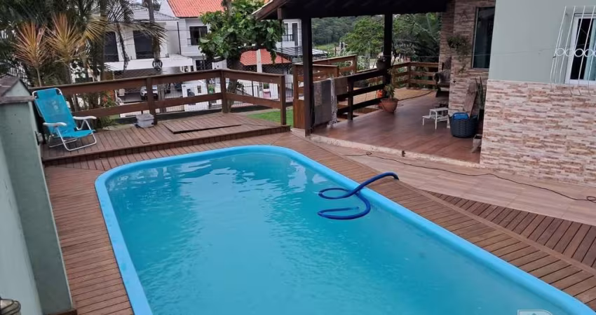 Charmoso Sobrado em Potecas, São José