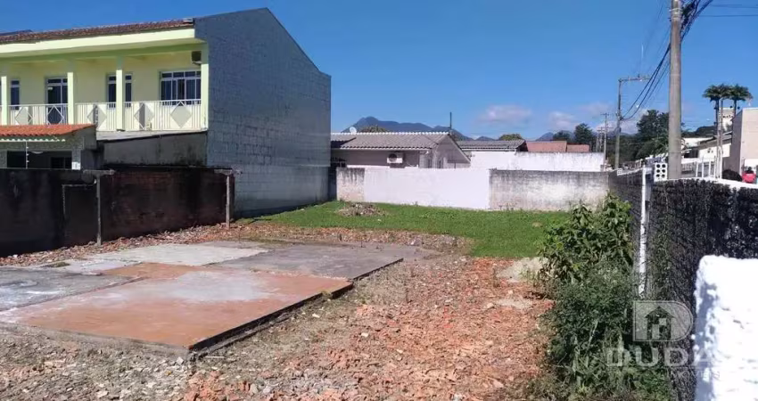 Terreno de esquina no Caminho Novo
