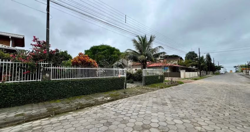 CASA EM SÃO FRANCISCO DO SUL, UBATUBA A POUCOS METROS DO MAR
