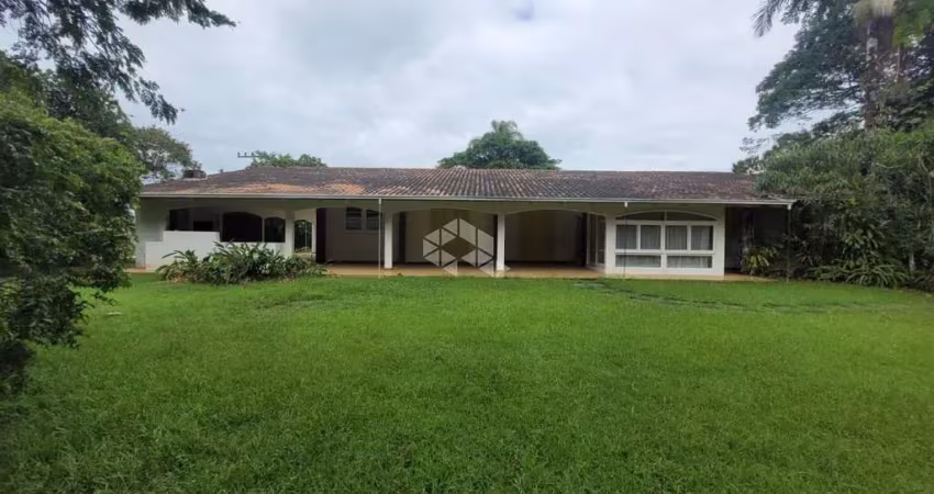 Casa com terreno de 1357 m2 centro Capri - perto da marina - Espaço e Qualidade de Vida!