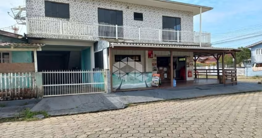 Excelente Sobrado de Esquina com Ponto Comercial  São Francisco do Sul/SC