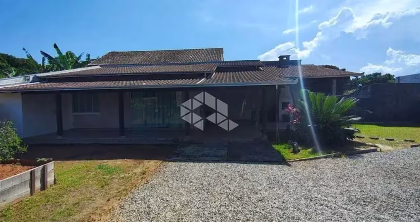 Vendo terrenos em excelente localização bairro iperoba, são francisco do sul - sc