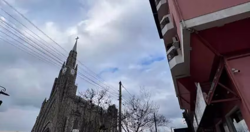 Apartamento mobiliado com lareira e vista para a catedral de pedra no centro de canela