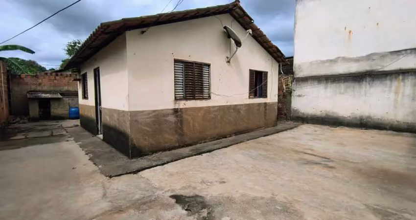 Casa para Venda em Governador Valadares, PENHA, 2 dormitórios, 1 banheiro, 2 vagas