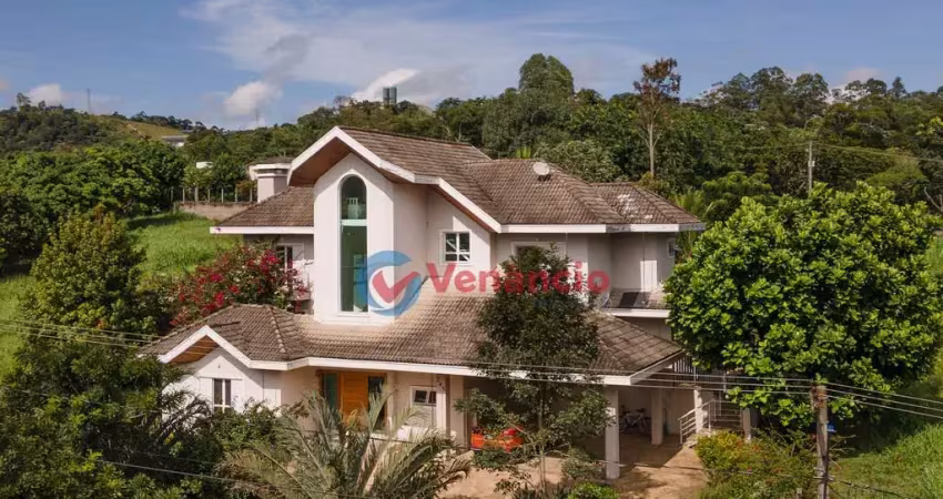 Suntuosa casa, com 4 suítes, à venda próximo à são jose dos campos sp