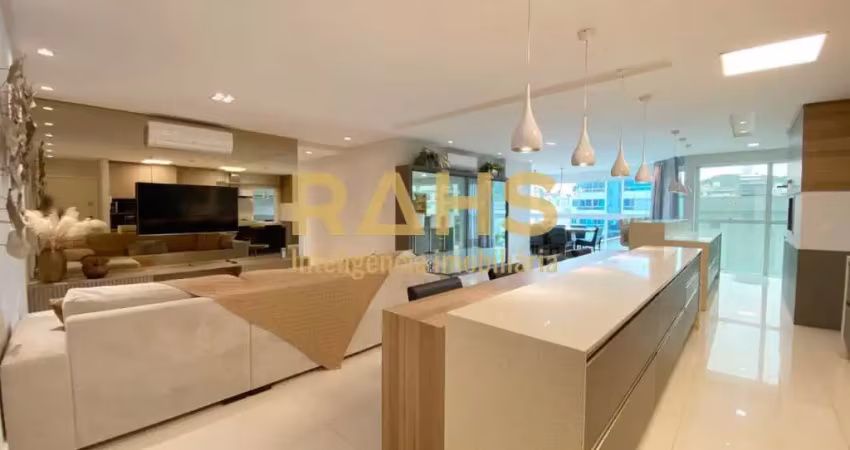 Apartamento Semimobiliado com 199 m² na Praia Brava com Vista Mar