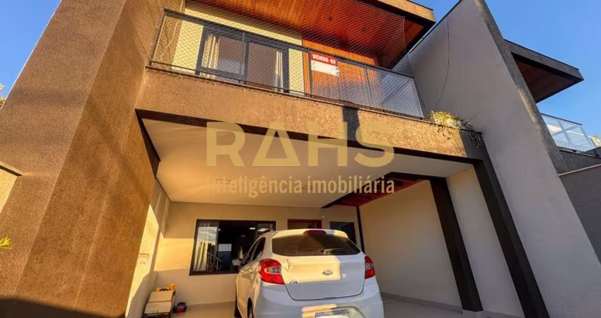 Sobrado Geminado à venda no bairro Saguaçu em Joinville/SC