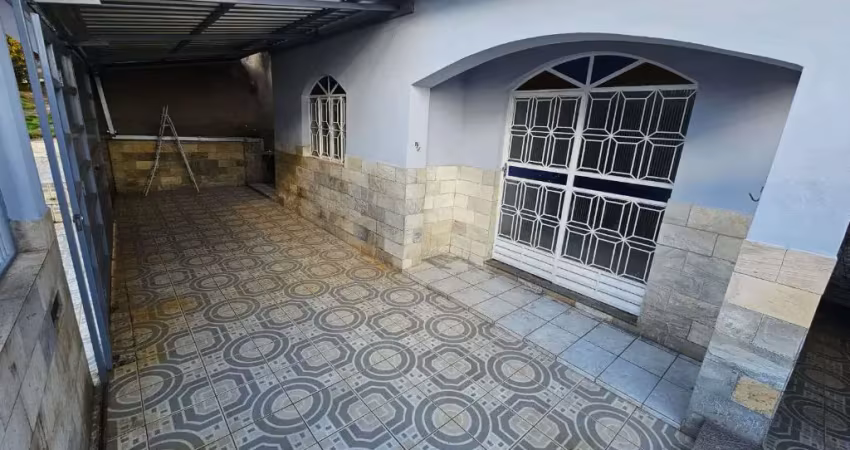 Vende casa no bairro caravelas, 03 quartos, sendo 01 suíte, sala, copa, cozinha, área de serviço, terraço, quintal, 01 banheiro social, 01 vaga de garagem.