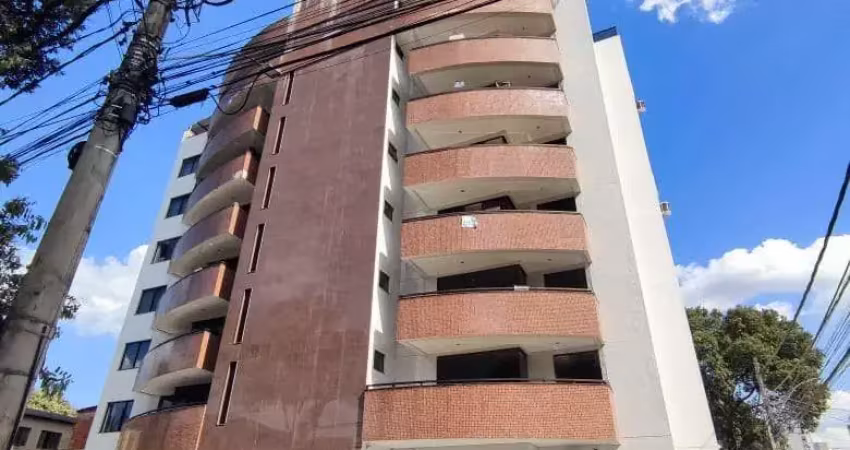 Código 4557 - aluga apartamento na rua jequitibá, bairro horto, 160m² de área privativa, 05 quartos, sendo 01 suíte com guarda roupa, sala/copa com sacada, cozinha com armários planejados, área de ser