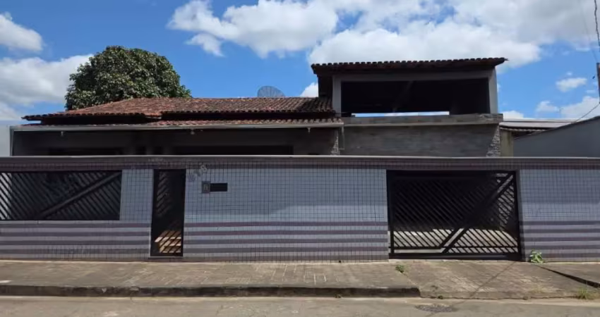 Código 4580 - aluga casa no bairro bela vista, com 03 quartos, sendo 01 suíte, 01 banheiro social, cozinha com armário, área de serviço, sala, copa, terraço, quintal, 02 vagas de garagem cobertas.