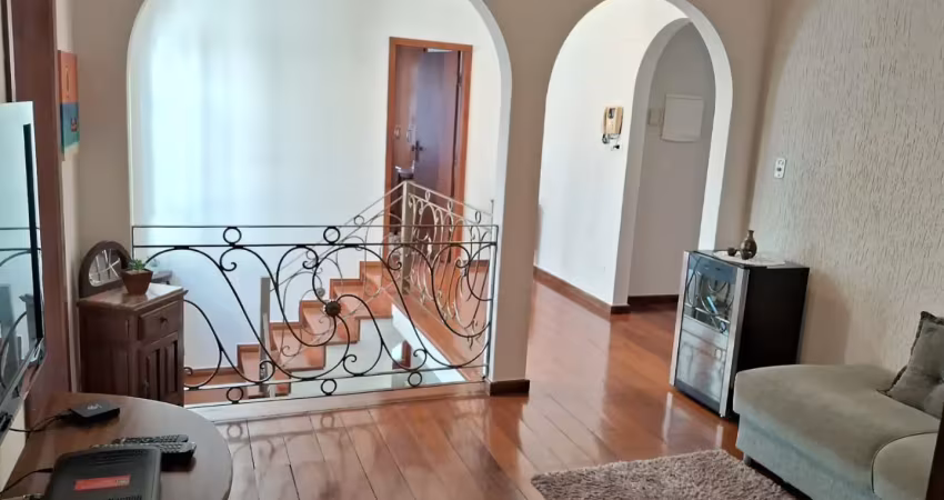Código 4599 - vende casa no bairro cariru:   1º andar (piso em granito): sala de estar sala de jantar/copa sala de televisão lavabo