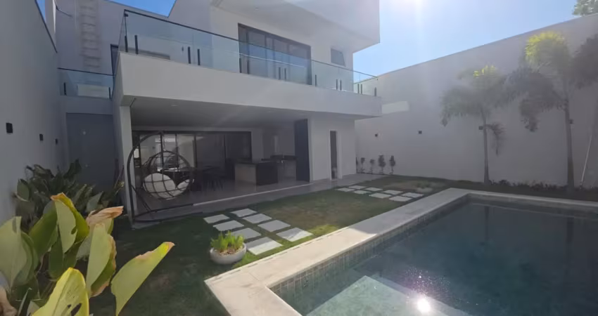 Código 4600 - vende casa duplex, no bairro cariru, com aproximadamente 320m², 03 quartos, 03 suítes sendo uma suíte com varanda e closet, sala, copa, área de serviço separada com armário, cozinha com