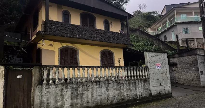 Casa a venda de 03 quartos em Quitandinha - Petrópolis - RJ