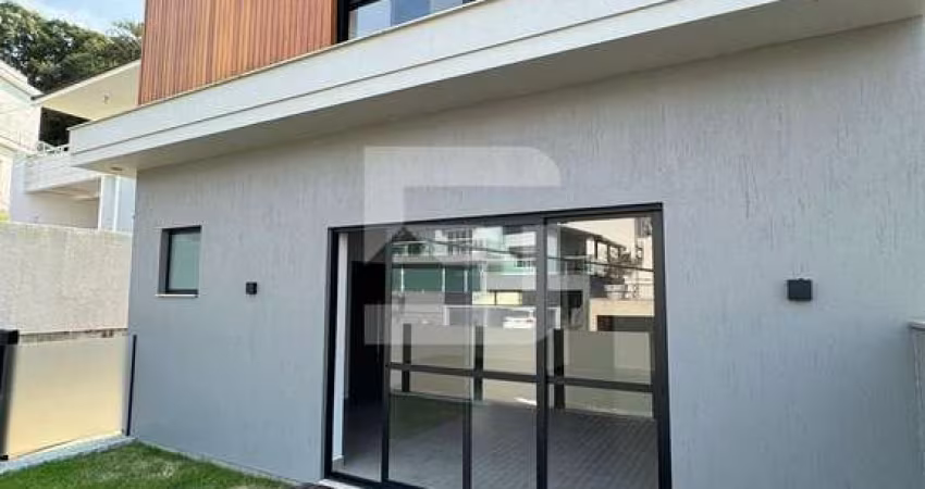Casa com 3 Dormitórios - Córrego Grande -  Florianópolis/SC