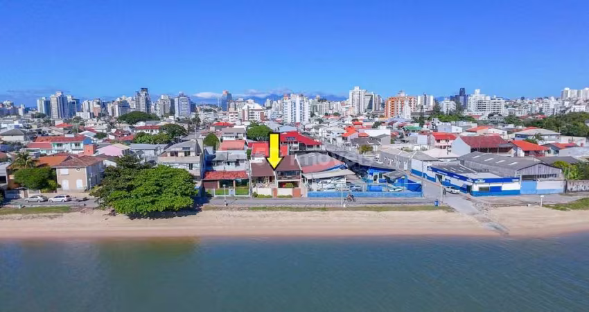 Casa 3 Dormitórios - Balneário  -  Florianópolis, SC