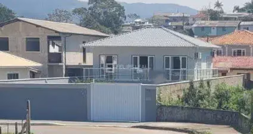 Excelente casa com 03 dormitórios em serraria – são josé - sc