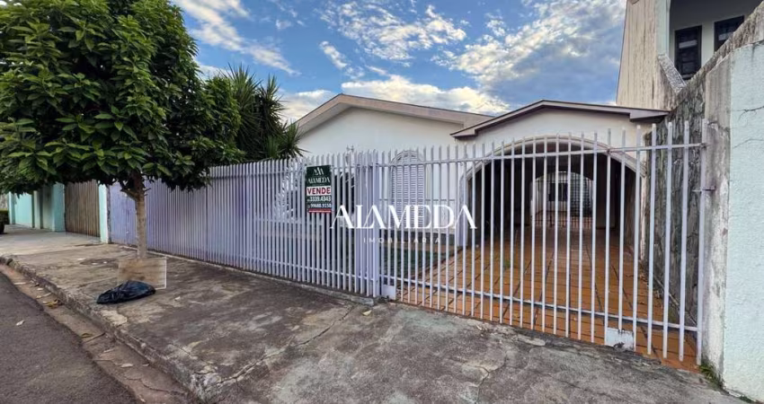 Casa Grande com 3 Quartos e Edfícula à venda, 225 m² por R$ 580.000 - Lago Parque - Londrina/PR