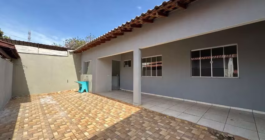 Alugo - casa de fundos no conjunto residencial do café (região norte)