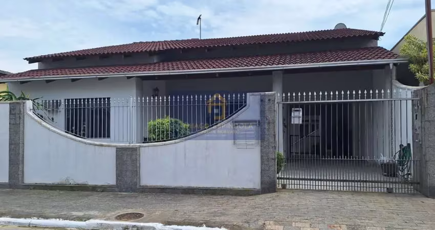Casa com Edícula - Região Central
