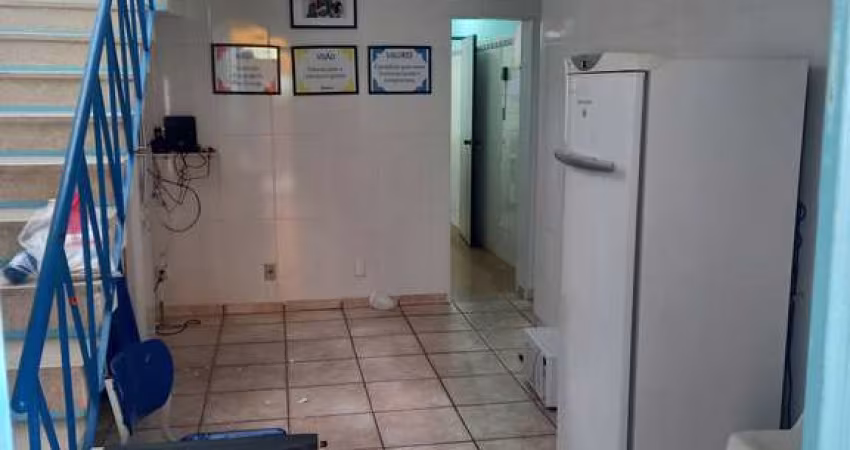 Escola 1.200 metros quadrados em Vila Laura