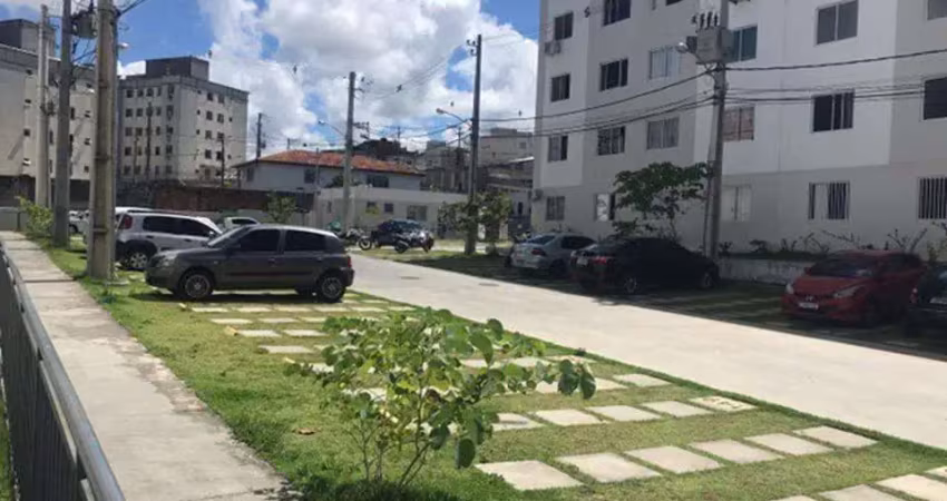APARTAMENTO 2/4 Reformado no Cond. Solar do Forte