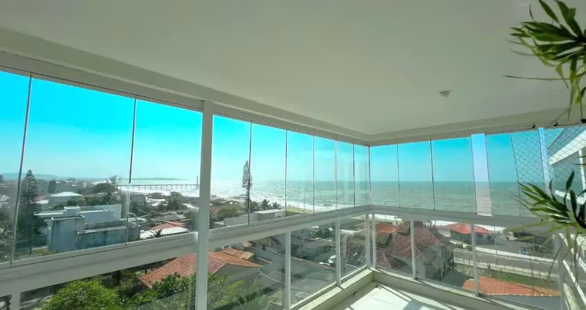Apartamento/Cobertura com vista mar em Costazul.