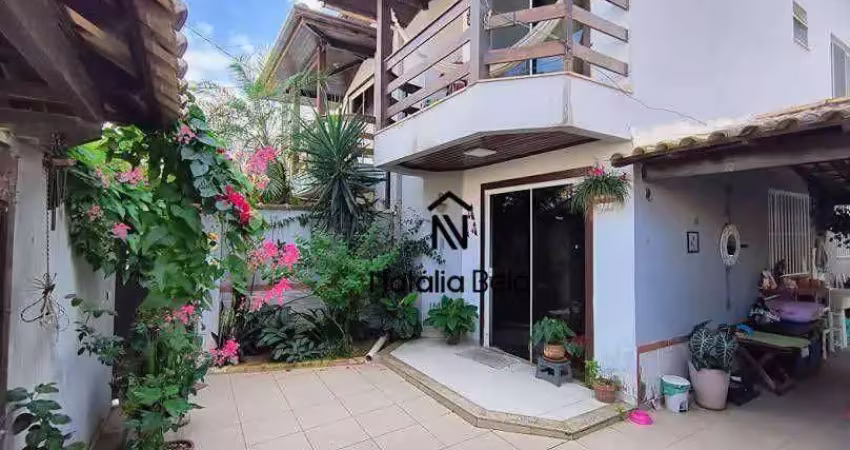 Casa em bairro nobre a poucos metros da praia
