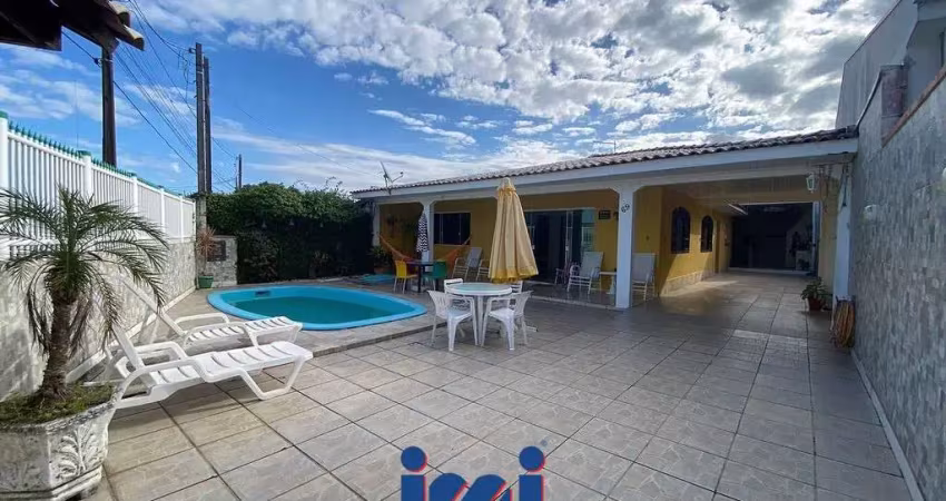 Casa com Piscina em Matinhos-PR