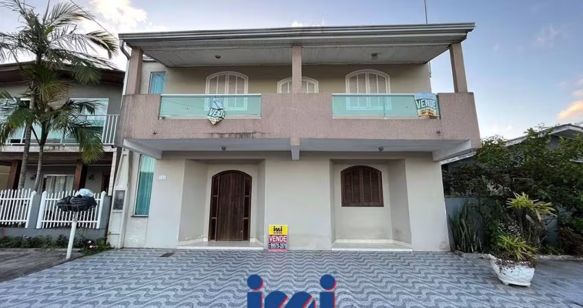 Sobrado com piscina em Matinhos-PR