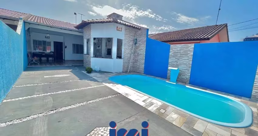 Casa com piscina proximo ao mar Matinhos Pr